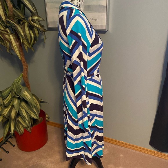 Medium to large banana republic wrap dress - Picture 4 of 5